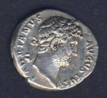 Római Császárság HADRIANUS 117-138. "COS III / Ülő Hercules" Denar Ag T:2