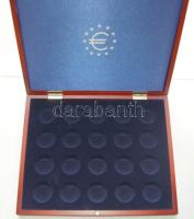 Éremtartó kazetta, mahagóni faborítású, mágneszáras, 1 betét. 30x24x3cm