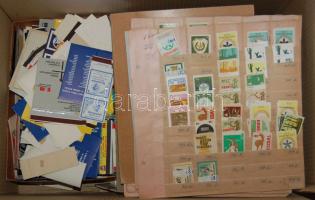 Óriási gyufacímke-anyag: Több tízezer példányos magyar és külföldi gyűjtemény javarészt berakókban, rengeteg gyufásdobozzal hullámkarton ládában / Huge match-label collection