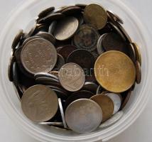 Vegyes külföldi és magyar tétel 1kg-os súlyban, ezüstökkel és szép darabokkal! T:vegyes