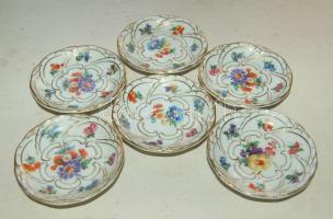 Aranyozott festett Zsolnay porcelán tányérkák 6 db / 6 Zsolnay chinaware plates d: 6 cm