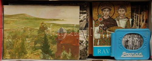 23 db kisméretű modern leporelló és képeslap cipősdobozban