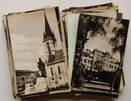 170 db magyar városképes lap az 1950-es évekből és egy kisméretű régi Budapest leporello / 170 Hungarian Town-view cards
