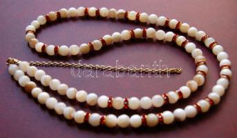 Gyöngyház nyaklánc régi strassztárcsákkal aranyozott ezüst szerelékkel