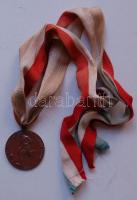 1933 "Budapesti Labdarúgók Alszövetsége Ujonc díj - Vida csoport" Br díjérem, Szign.Hawel T:2 eredeti szalaggal