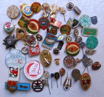 60db különféle jelvény