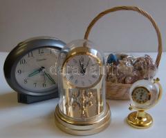 1 db ébresztő és 2 db asztali óra + ritka kagylók kis kosárkában