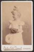 cca 1900 Kislányt ábrázoló keményhátú fotó