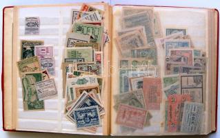 Rendkívül szép kb. 650 darabból álló kizárólag különféle osztrák szükségpénz gyűjtemény albumba rend...
