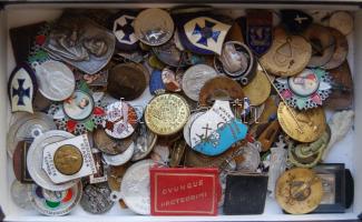 ~50db vallási témájú kitűző és medál tétel szép darabokkal T:vegyes