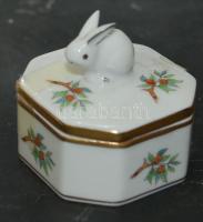 Herendi jelzéssel ellátott apró gyümölcsökkel díszített porcelán kis ékszeres doboz / Herendi chinaware jewelry box 5x5 cm