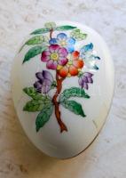 Herendi jelzéssel ellátott sorszámozott kézzel festett Viktória-mintás porcelán bonbonier / Herend n...