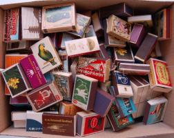 Gyufa gyűjtemény, kb 500 doboz főleg különféle gyufásdoboz tele gyufával, többnyire nem használtak