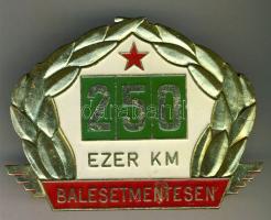 "250 ezer km balesetmentesen" felszerelhető autójelvény T:2-