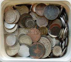 Vegyes külföldi és magyar tétel 1kg-os súlyban, ezüstökkel és szép darabokkal! T:vegyes