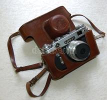 Régi Zorki-6 típusú fényképezőgép tokkal