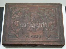 Samori/Somorja hadifogolytáborban készült faragott fa ládika 24x18x7 cm