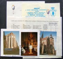 Kassai premontrei gimnázium öregdiáktalálkozó: levelek, fényképek valamint 2 db iskolai zománcozott kitűző / Alumni meeting of the Kosice premontre school with 2 enameled badges