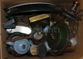 Igazi bolhapiac tétel porcelánokkal, ékszerekkel réz és márvány dísz- és használati tárgyakkal, kristály-tállal, zsűrizett kerámiával. Legalább 40 tárgy