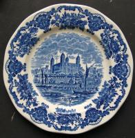 Angol királyi házat ábrázoló 6+2 db-os porcelán tányér készlet, valódi kézzel gravírozott / Chinaware plate set