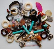 65 db klf medál: csont, féldrágakő, fém + 300 db fém érem medál