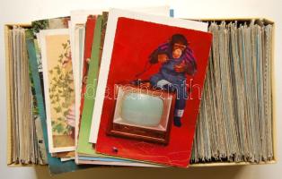 kb. 7-800 db vegyes modern képeslap, sok üdvözlőlappal és városképekkel