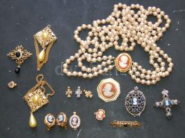 3 soros Biedermeier másolat nyaklánc + 14 db gallérbross, medál