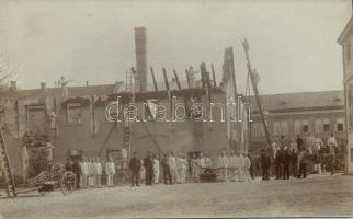 Kleinmünchen (Linz) fire brigade by a damaged building photo