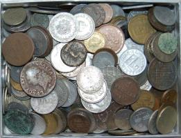 Vegyes külföldi és magyar tétel 1kg-os súlyban, ezüstökkel és szép darabokkal! T:vegyes