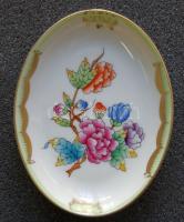 Herendi jelzéssel ellátott kézzel festett Viktória-mintás ovális tálka / Herendi handpainted chinawa...