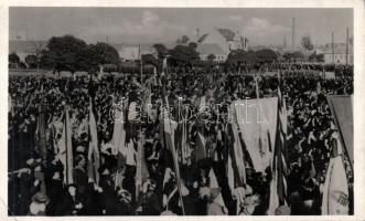 Losonc entry of the Hungarian troops, celebrating crowd photo (EK)