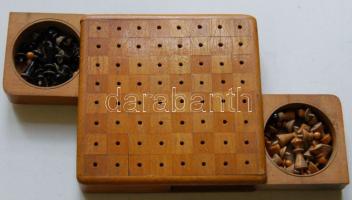 cca 1950 Faragott fa úti-sakk készlet. Hiánytalan / Carves traveller chess set