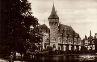 Budapest XIV. Vajdahunyad vára photo