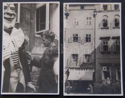 1934 Óriás bohóc reklámfigura a prágai Óváros téri U zelené záby étterem előtt - 2 db régi fotólap kifogástalan állapotban