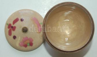 Zsolnay porcelán talpas bonbonnier a fedelén letört gombbal / Zsolnay chinaware (damage on the lid) ...