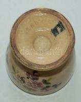 Zsolnay porcelán talpas bonbonnier a fedelén letört gombbal / Zsolnay chinaware (damage on the lid) ...