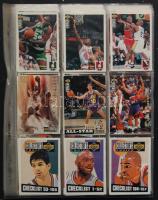 Kb 200 darabos kosárlabda-kártya gyűjtemény berakólapokon / Collection of basketball cards