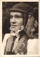 Népviseletek 11 db képeslapon (régi és modern) / 11 Folklore cards