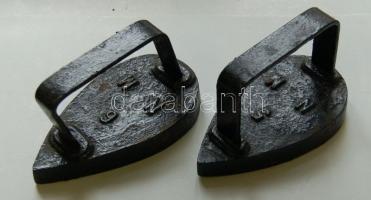 2 db öntöttvas úti-vasaló NM jelzéssel / Vintage iron