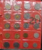 Tartalmas érme gyűjtemény, négy mappába rendezve, precízen katalogizálva, az elválasztólapokon felso...