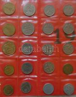 Tartalmas érme gyűjtemény, négy mappába rendezve, precízen katalogizálva, az elválasztólapokon felso...