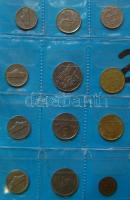 Tartalmas érme gyűjtemény, négy mappába rendezve, precízen katalogizálva, az elválasztólapokon felso...