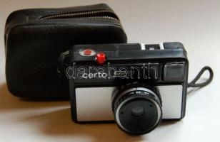 Régi CERTO SL110 fényképezőgép tokjában vakupapuccsal