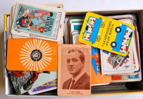 cca 1950-1990 Cipősdoboznnyi, kb 700 darab kártyanaptár