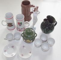 Vegyes porcelán tétel: 2 db Hollóházi korsó, 6 db kávéscsésze, kerámia kancsó, cukorkakínáló, korsó, kistányér, női figura