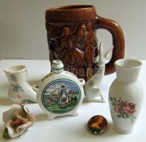 7 darabos porcelán tétel: váza, 3 klf figura, kancsó, korsó, kitűző