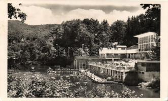 10 db vegyes minőségű régi képeslap: nagyrészt jobb határontúli lapok és egy világháborús katonai cs...