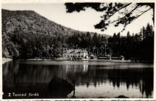 10 db vegyes minőségű régi képeslap: nagyrészt jobb határontúli lapok és egy világháborús katonai cs...