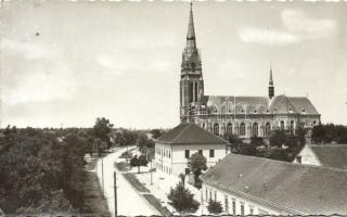 10 db vegyes minőségű régi képeslap: nagyrészt jobb határontúli lapok és egy világháborús katonai cs...