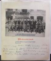 1935. Fotó az Erdélyi Helikon 10. marosvécsei találkozóján résztvettekről, nyomtatott aláírásokkal, emléklapon